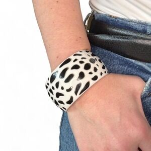 DALMATIAN PRINT LUCITE BANGLE BRACELET VINTAGE‎